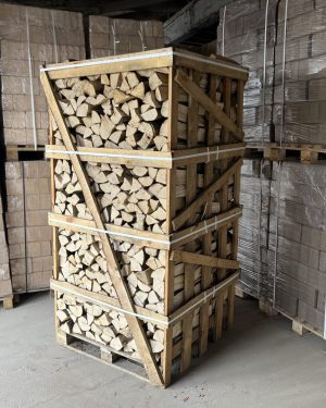 Skroblo malkos, sausos, džiovintos kameroje iki 15-18% drėgnumo, supakuotos į medines dėžes.